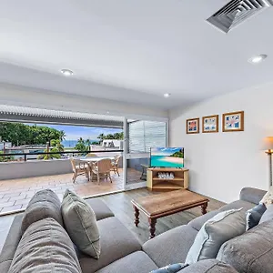 Blue Lagoon Airlie Apartment